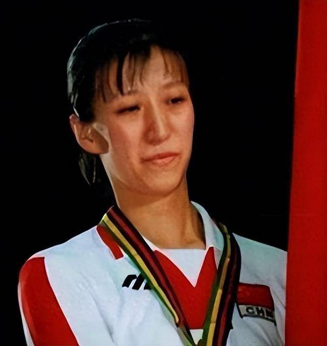 1993年,女排新星王怡为何放弃排球事业,远赴美国?