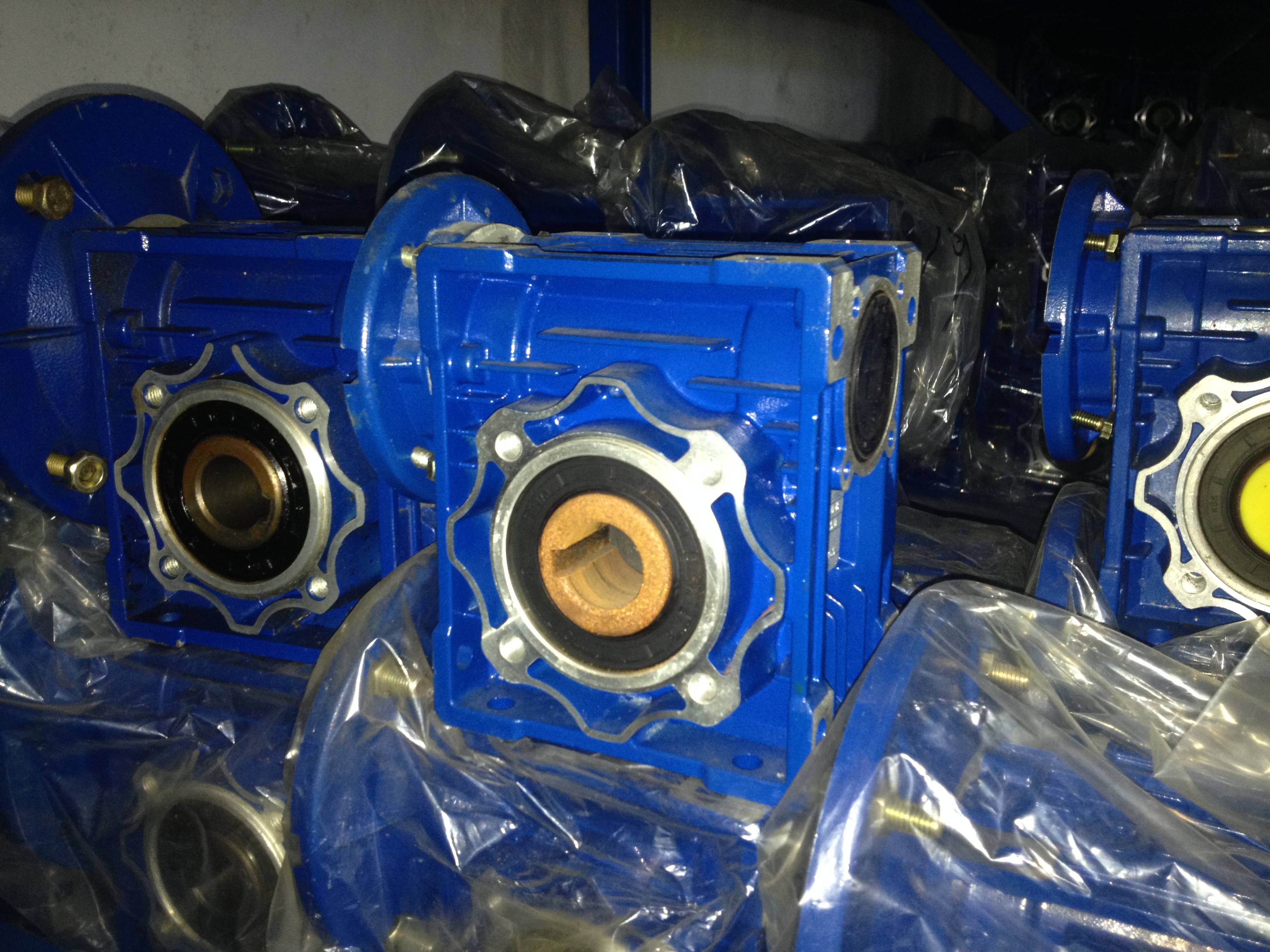 nrv110手摇减速机搭配大尺寸的手轮更省力吗