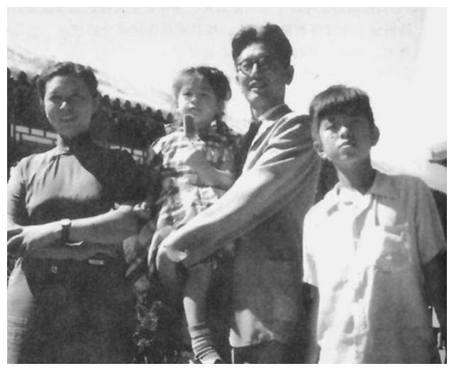 娶了比自己小22岁的第二任妻子这时他邂逅了党派革命斗士章士钊的养女