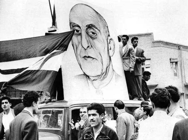伊朗第一任总统,在位仅1年就被霍梅尼推翻,被迫流亡海外
