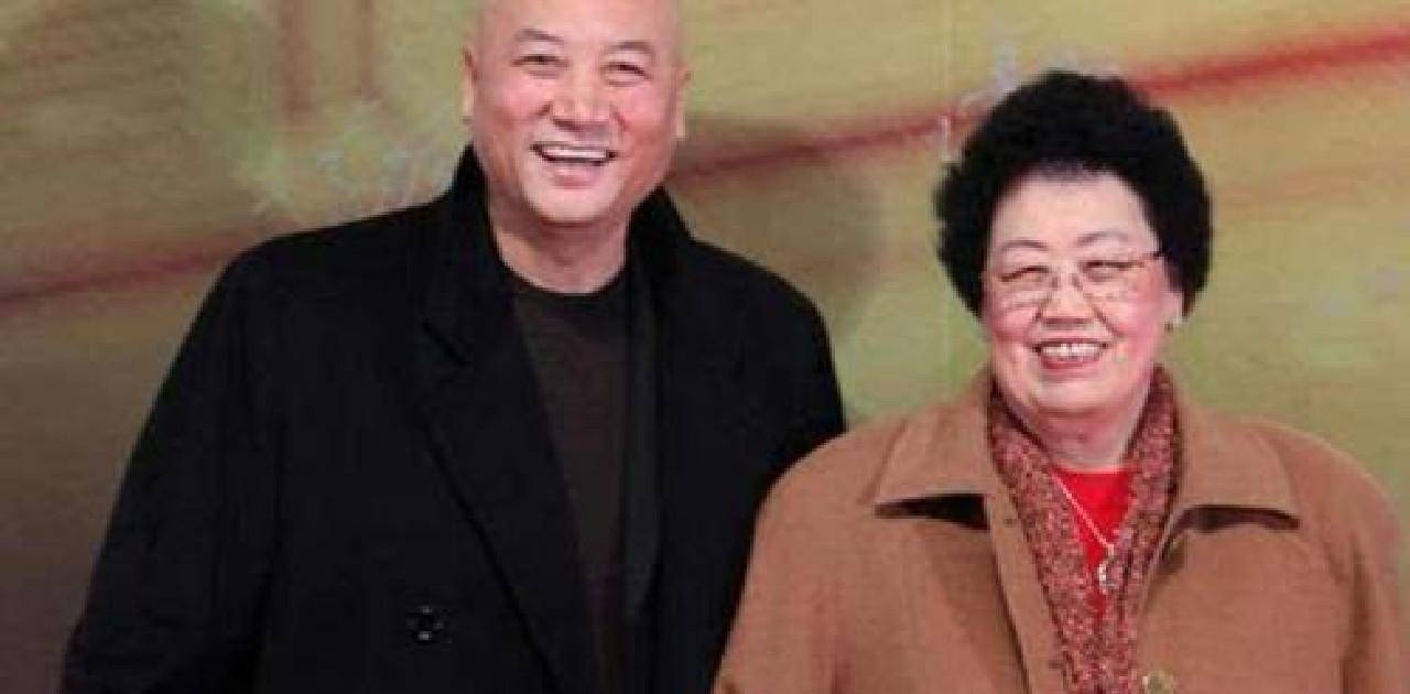 叶赫那拉家族的后人,身价500多亿,拥有北京内环整条街