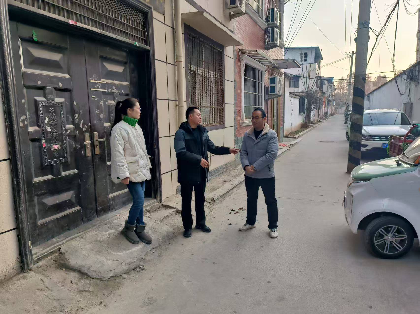 朱敬东强调,各社区街道必须严格管控,对于已排查出的d类危房,务必遵循