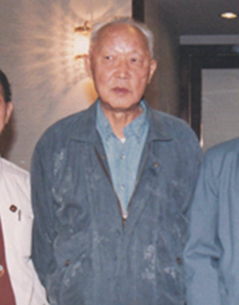 他曾担任北京军区副司令,1968年被关押入狱,复出后官复原职