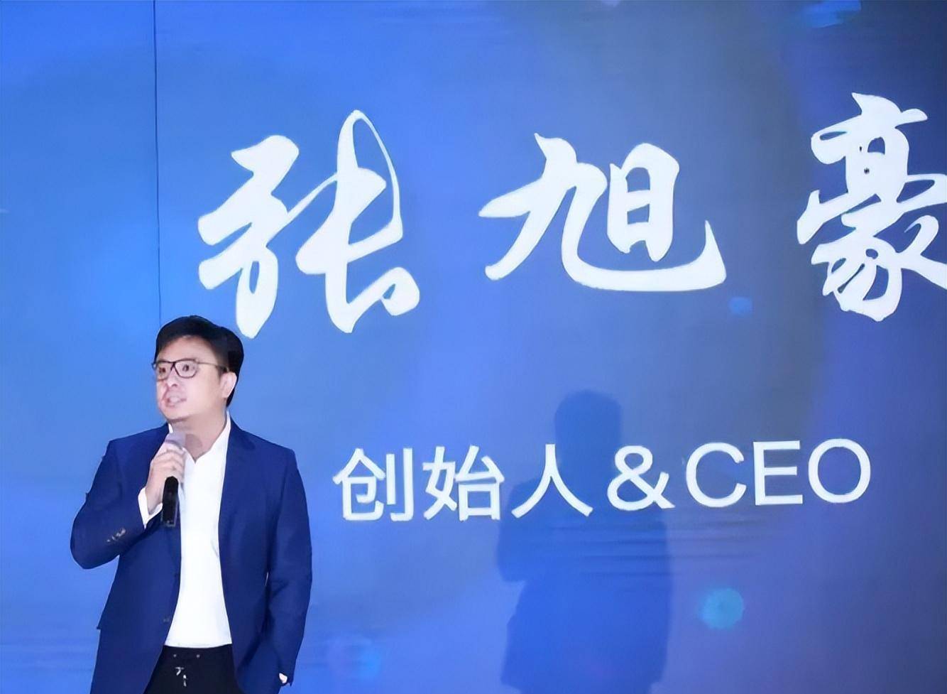 33岁将公司卖给马云,套现665个亿的外卖小伙张旭豪,如今怎样了