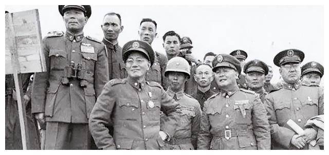 1955年毛主席审阅元帅名单，看到贺龙名字时笑道：他可是个好配角_革命_花汉儒_党的领导