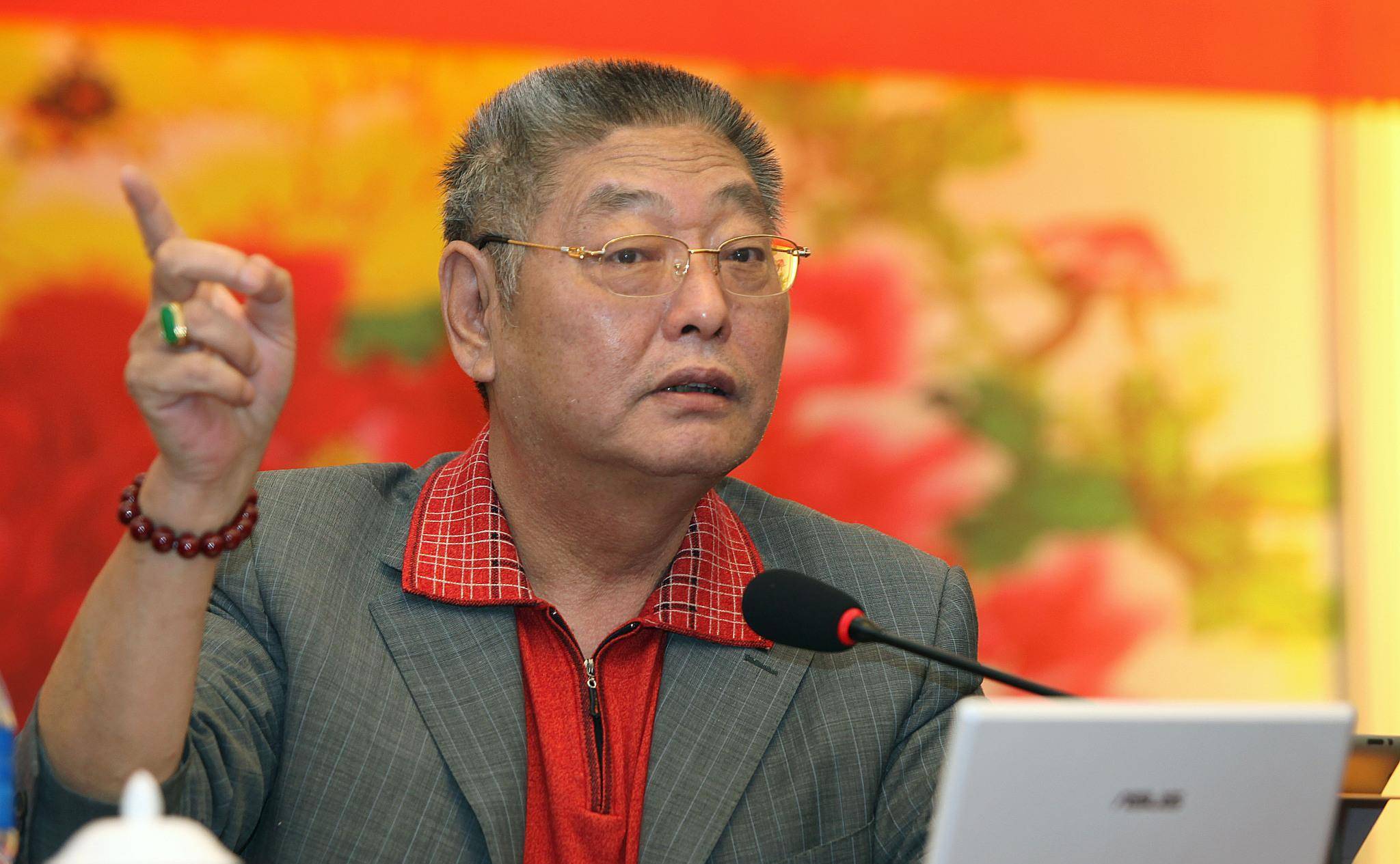 "中国股神"杨怀定的致富经,靠2万赚百万,晚年:人要学会知足
