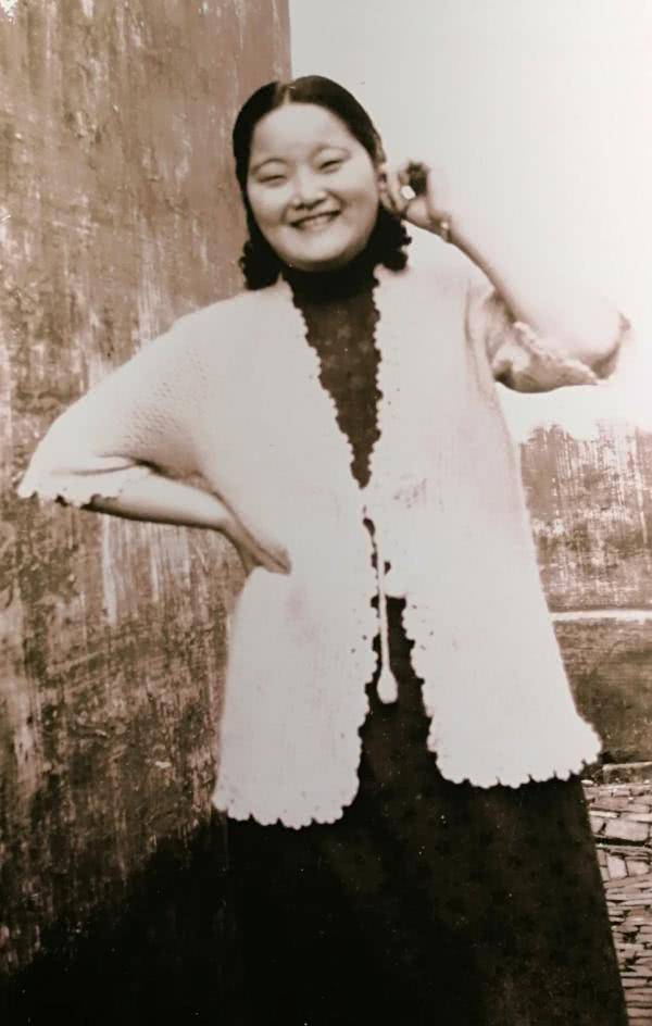 月薪抵人家一年,披金戴银, 死后后辈瓜分遗产, 却发现首饰全假货