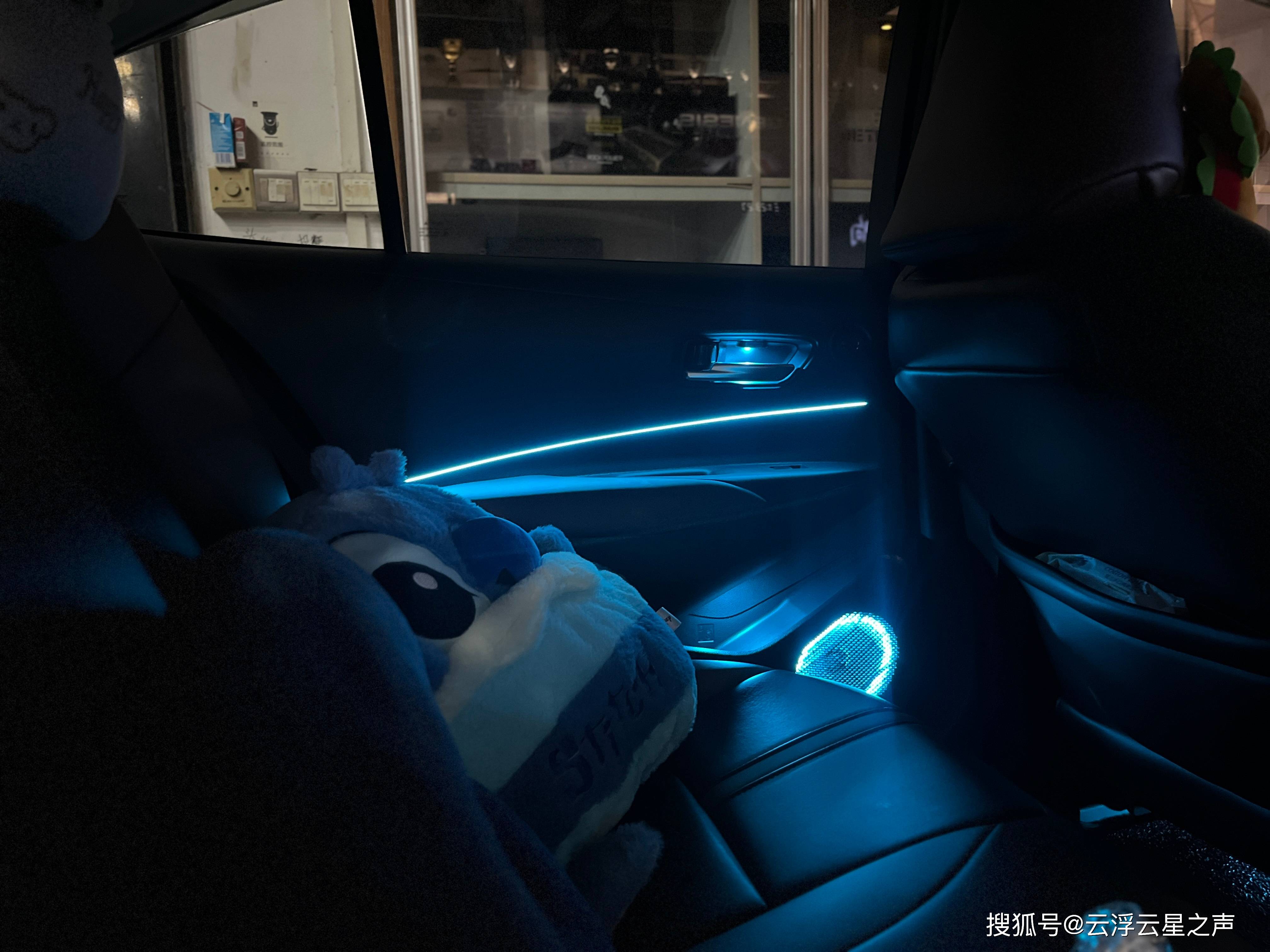 再也不做马路三大妈【丰田卡罗拉】64色碳钎维氛围灯