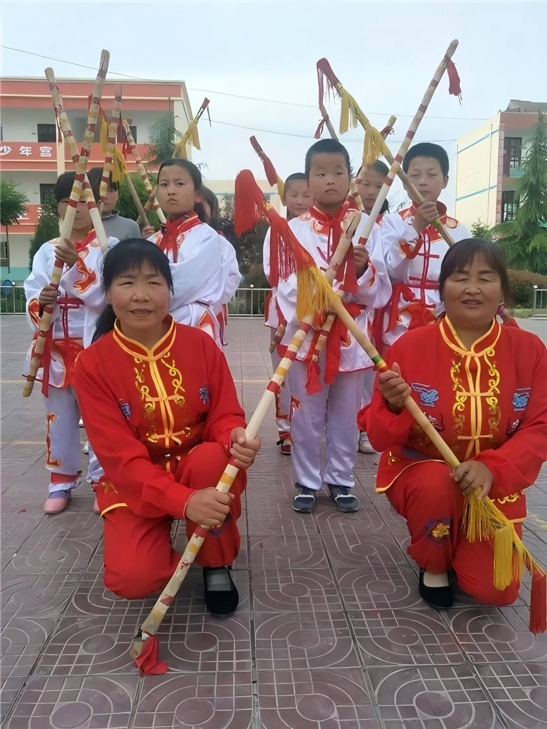 活态非遗文化"乾州花棍舞"