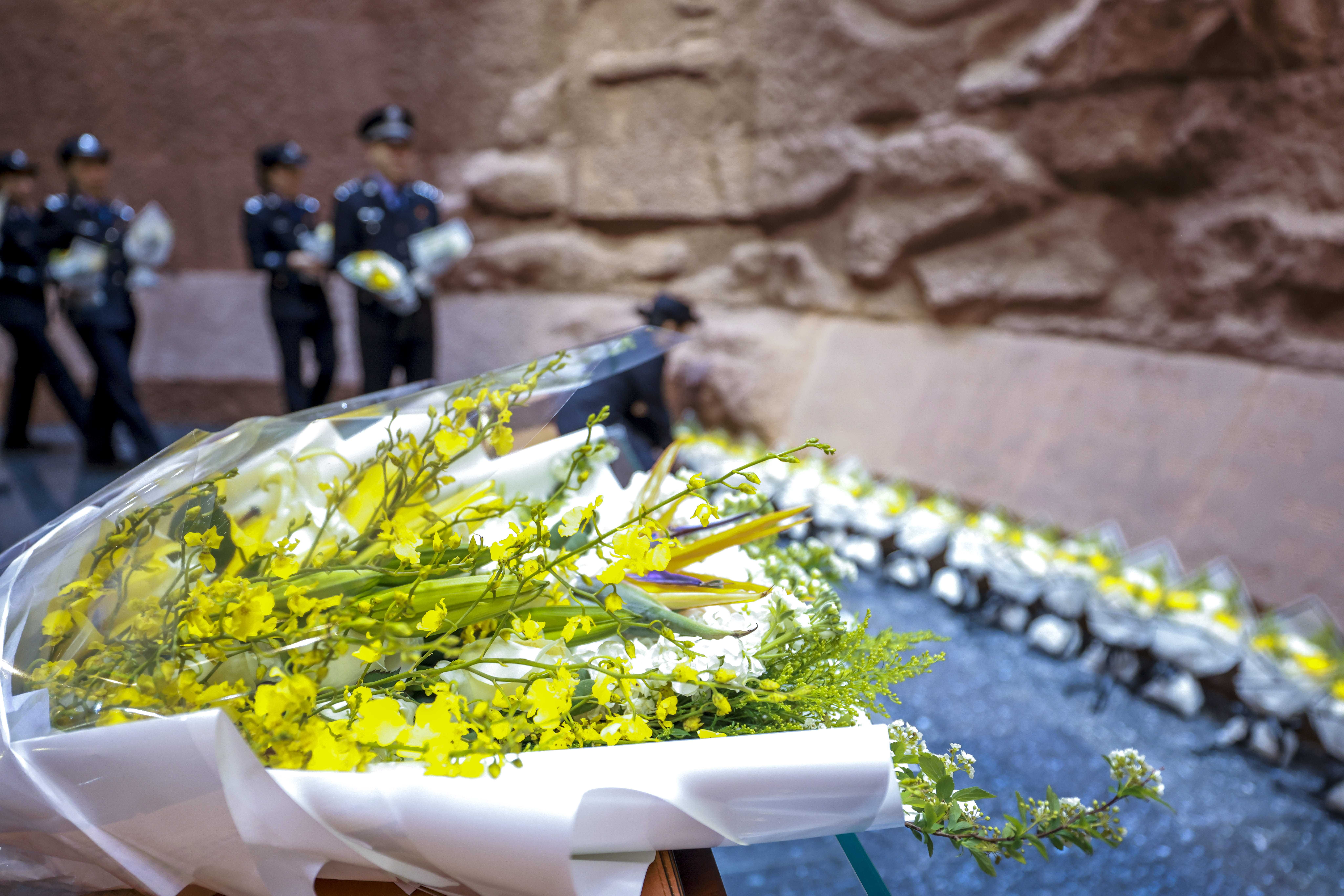 北京市公安局举行 清明纪念缅怀首都公安英烈仪式