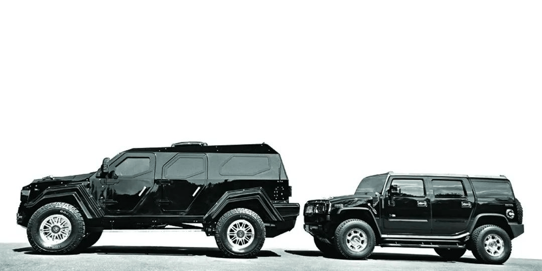 偶遇2000万骑士十五世玻璃厚64厘米油耗40升停路边像大保险柜