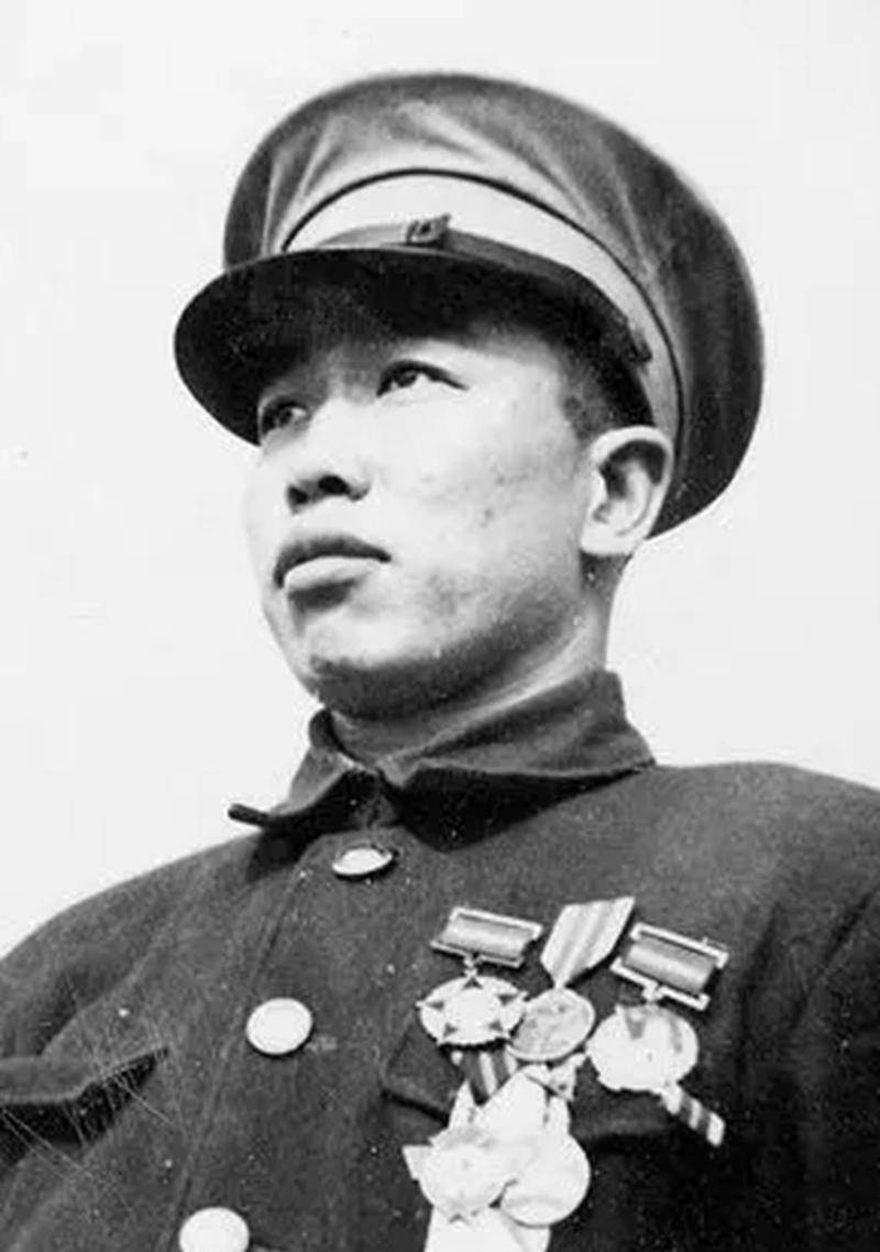 他曾参加抗美援朝,是空军第一个特等功臣,却被诬陷为"特务"