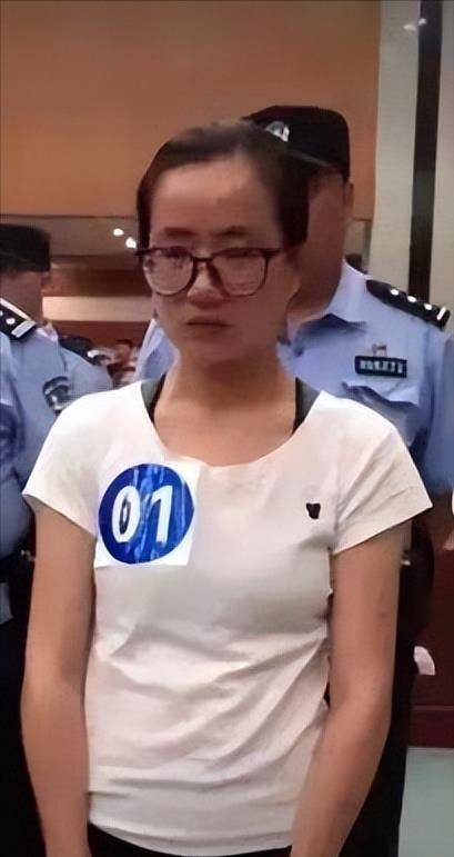 合肥90后女黑老大杨春燕,靠美貌为祸巢湖多年,被捕后下场如何?