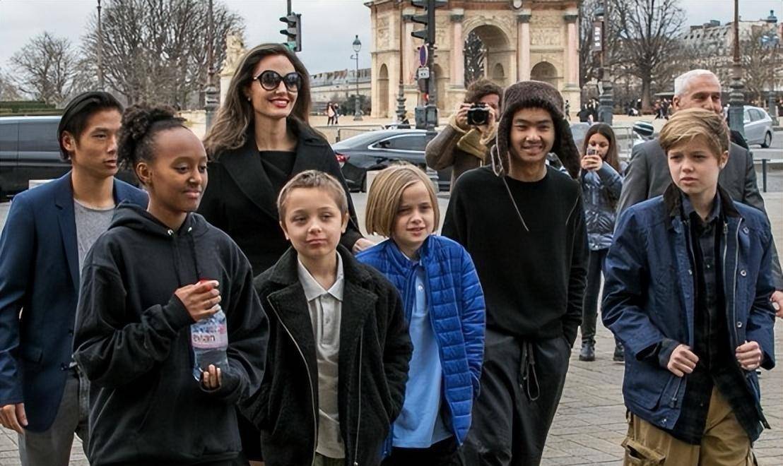 安吉丽娜为什么收养了她为什么在线