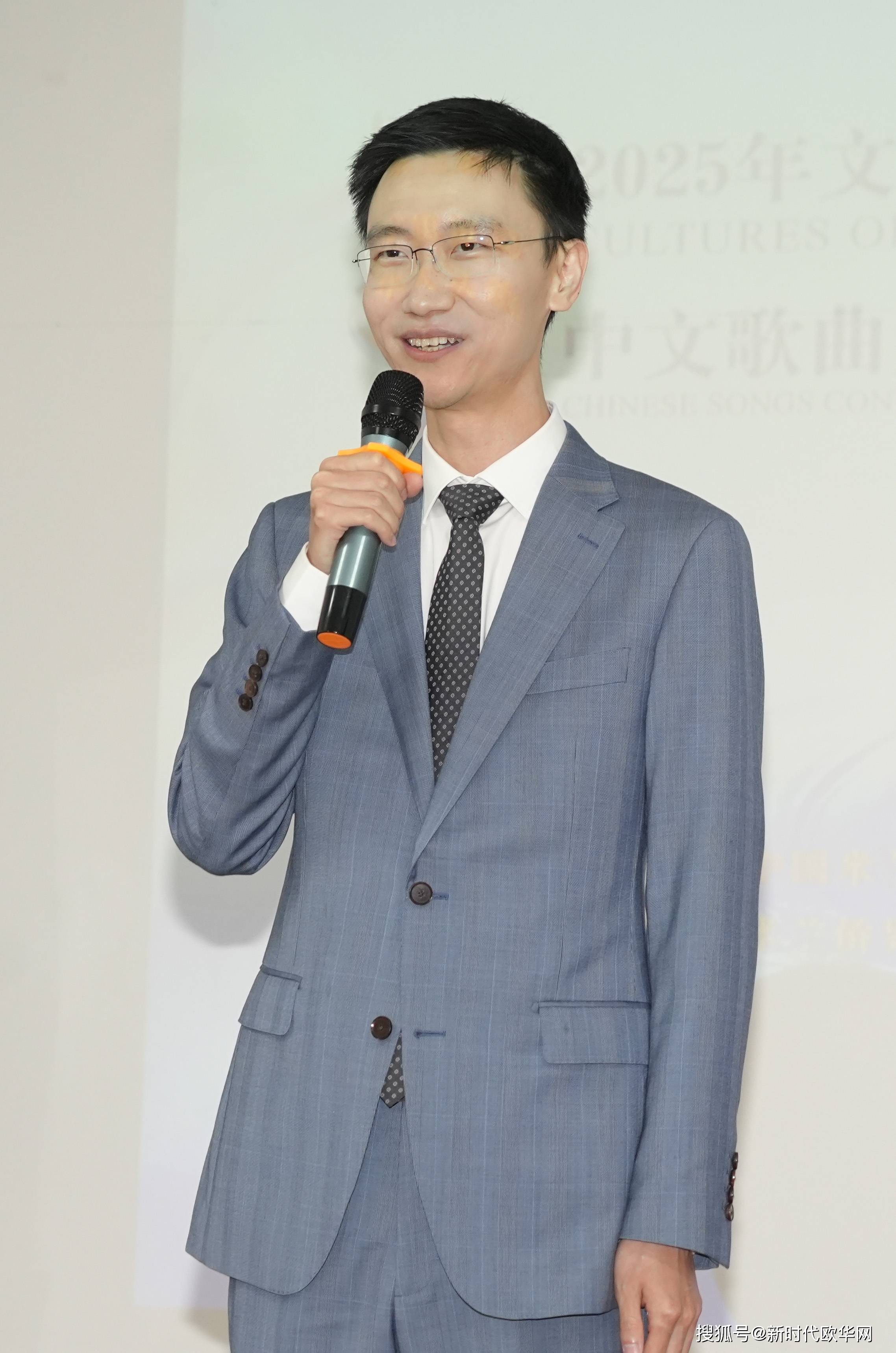 半场：SGA4犯 两位数优势瞬间没了！多特压哨三分雷霆领先掘金3分