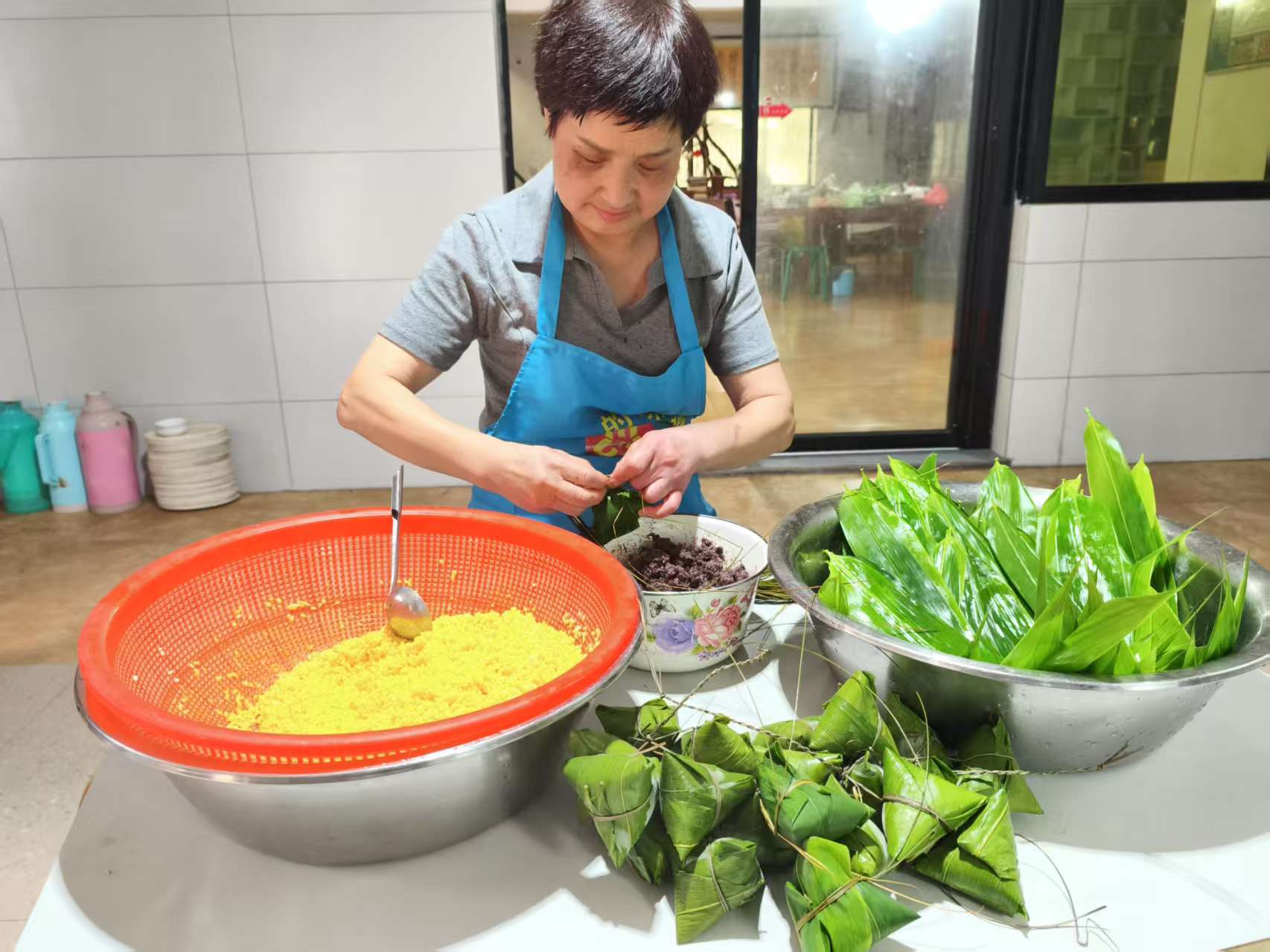 传统工艺制作“灰汤粽” 重现端午记忆(图4)