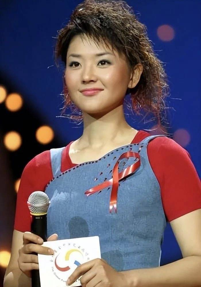 方琼:闪婚大8岁领导,长年分居,她30岁生子,50岁身材如少女