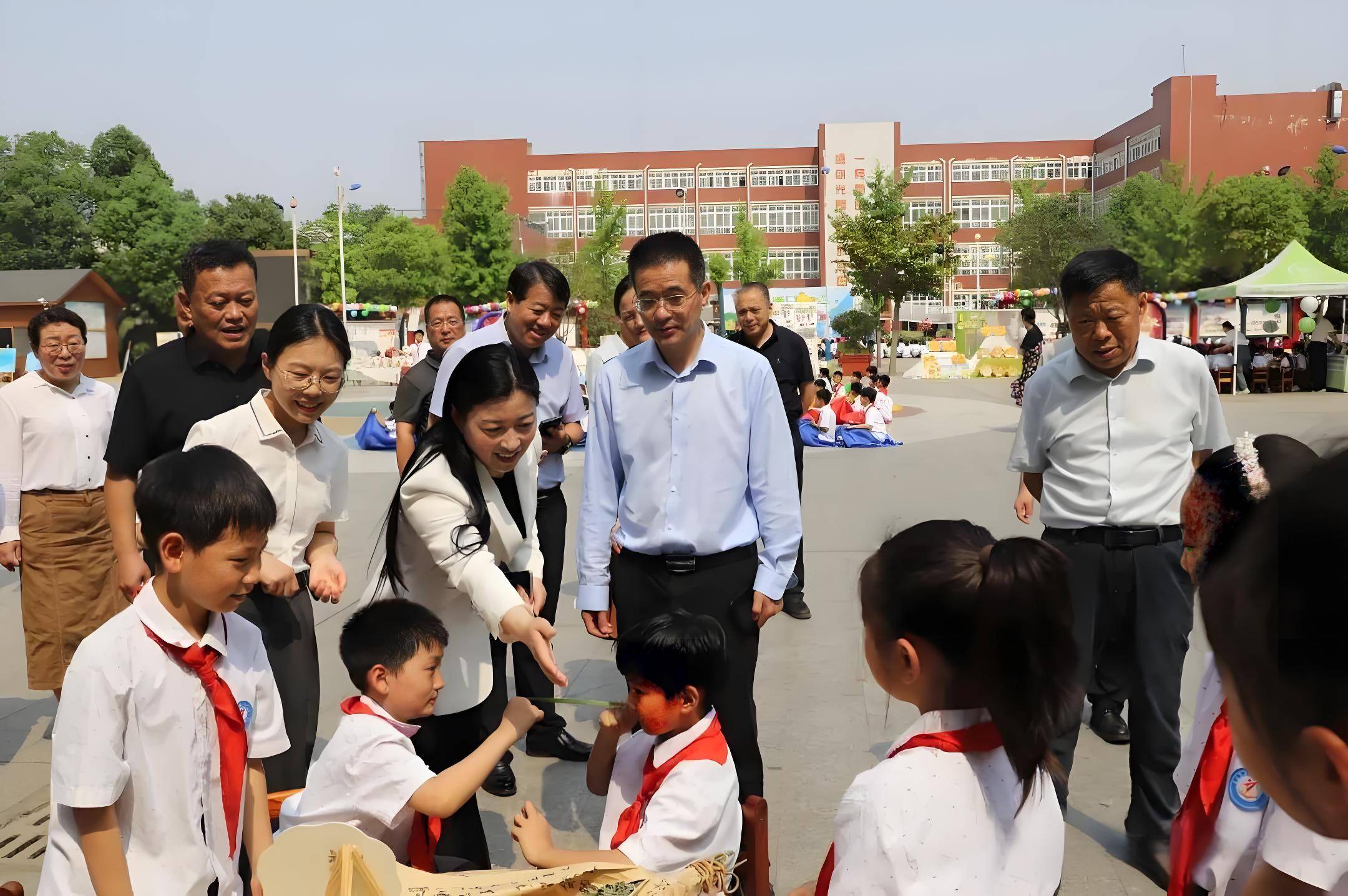 情暖"六一" 与爱"童"行