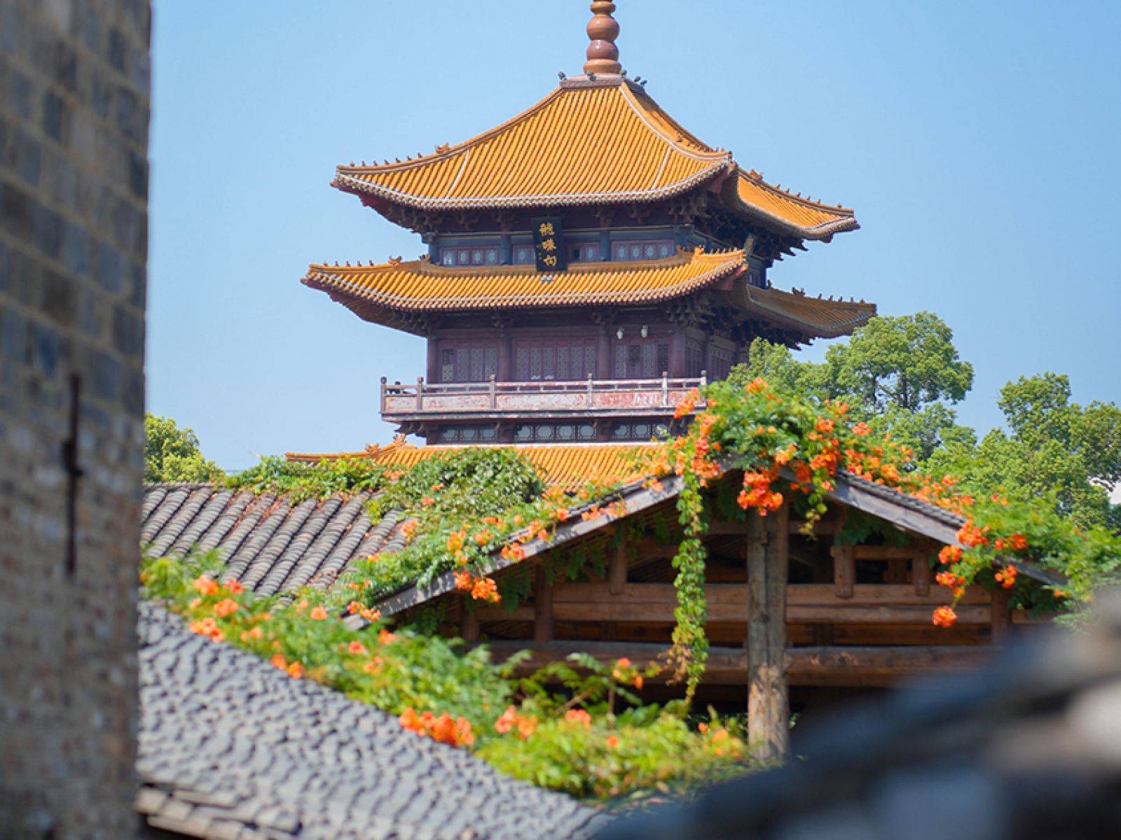 情侣周末游景德镇：两天一夜，轻松玩转雕塑瓷厂与陶溪川，体验陶艺慢生活