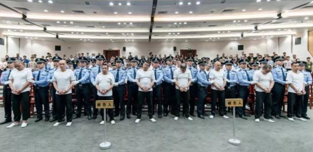 警方一举逮捕了王小西及其团伙的主要成员,共计140多人