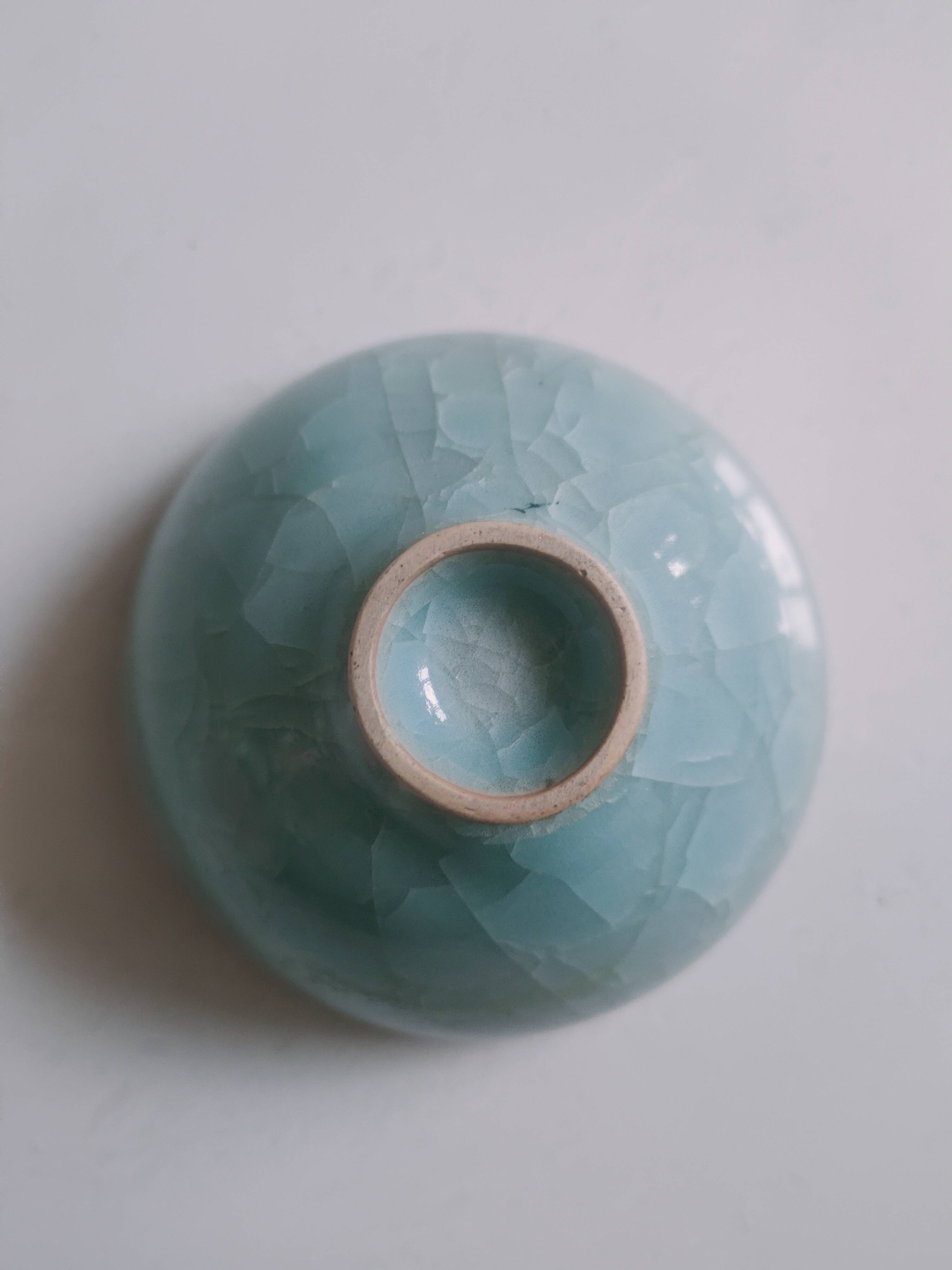 天青釉冰裂纹碗:瓷艺巅峰的绝美之作