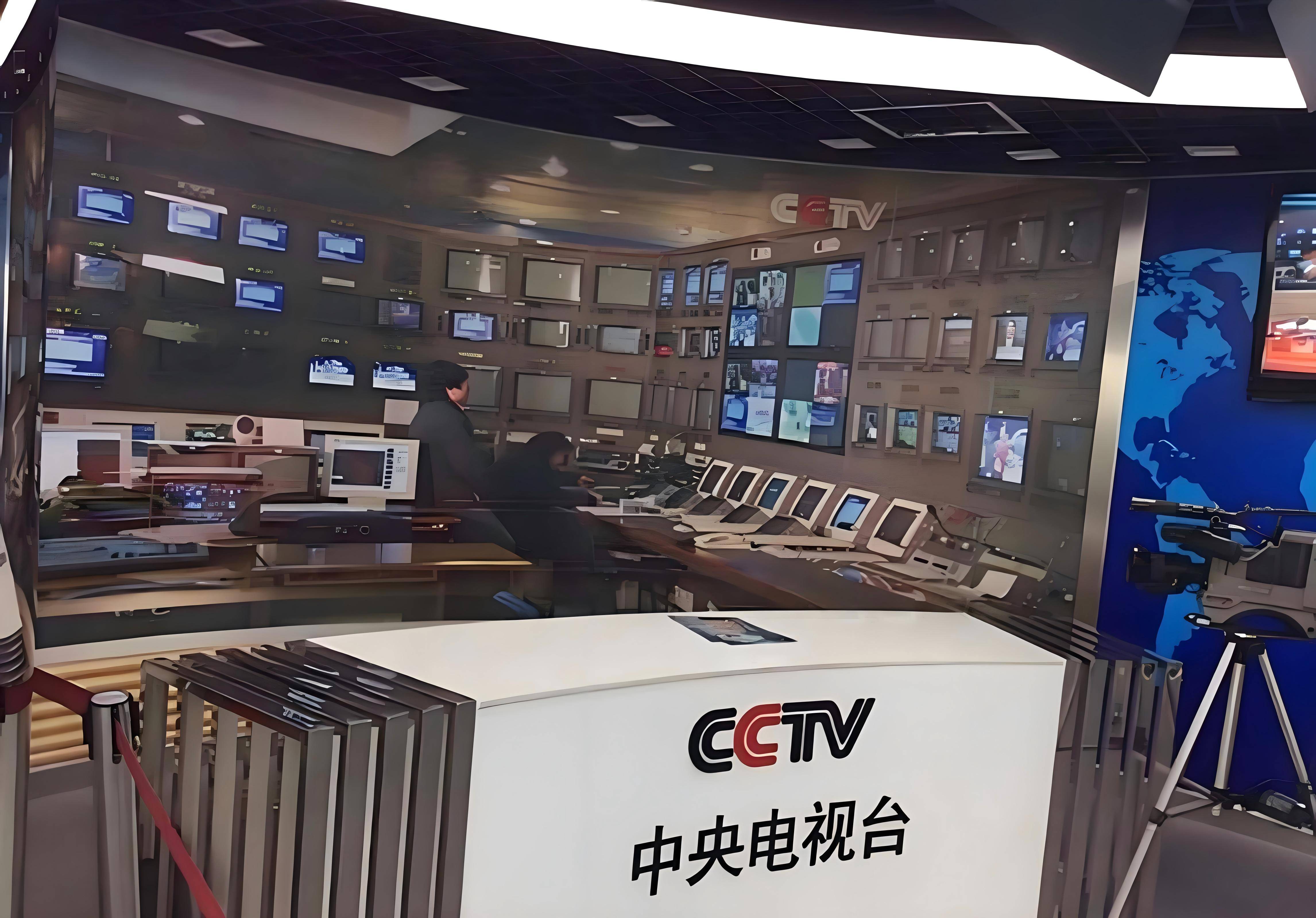 央视杨君访谈李娟:您美丽的微笑胜过任何语言