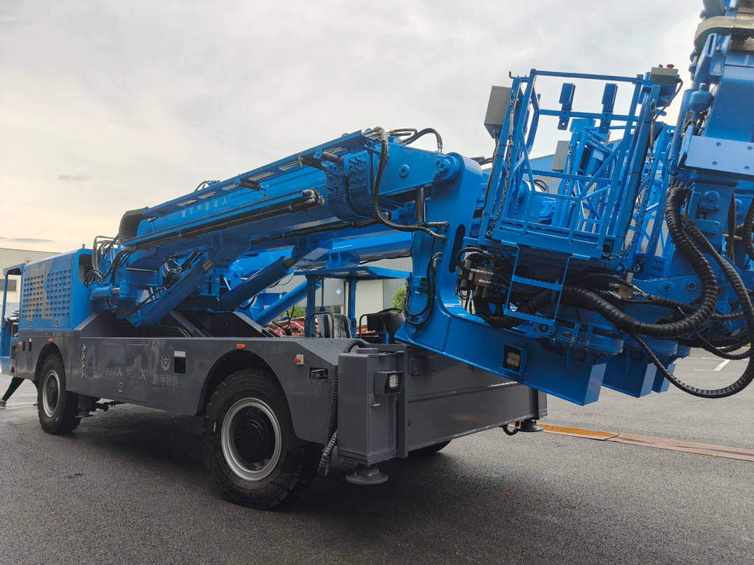 鹏翔智装拱架台车助力中建五局攻坚成渝高速缙云隧道