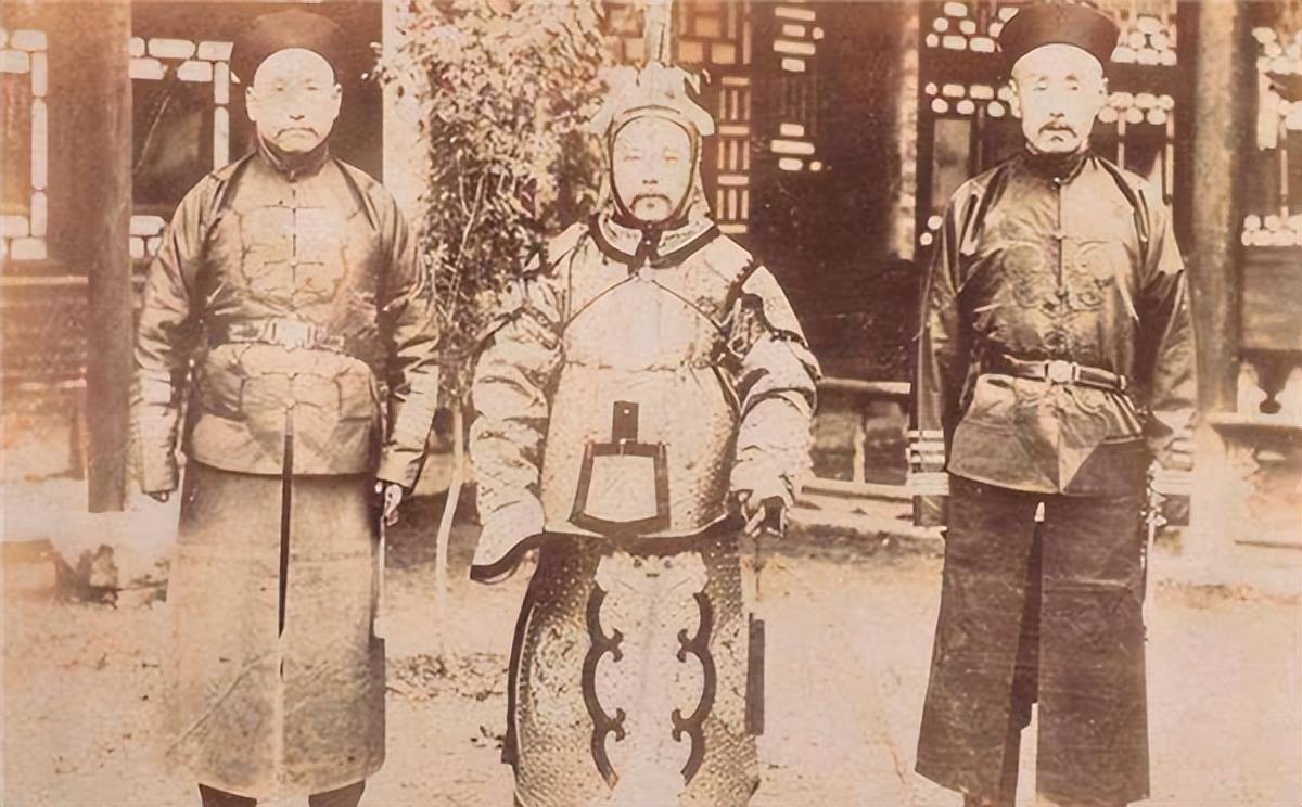 1916年袁世凯临终前,预言3个人可以拯救中国,3人是谁?