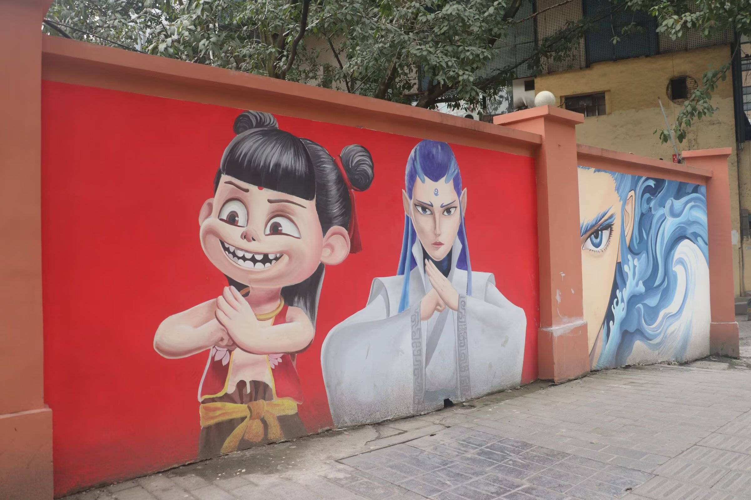 巨型"哪吒"主题涂鸦墙亮相重庆街头 墙绘场景栩栩如生