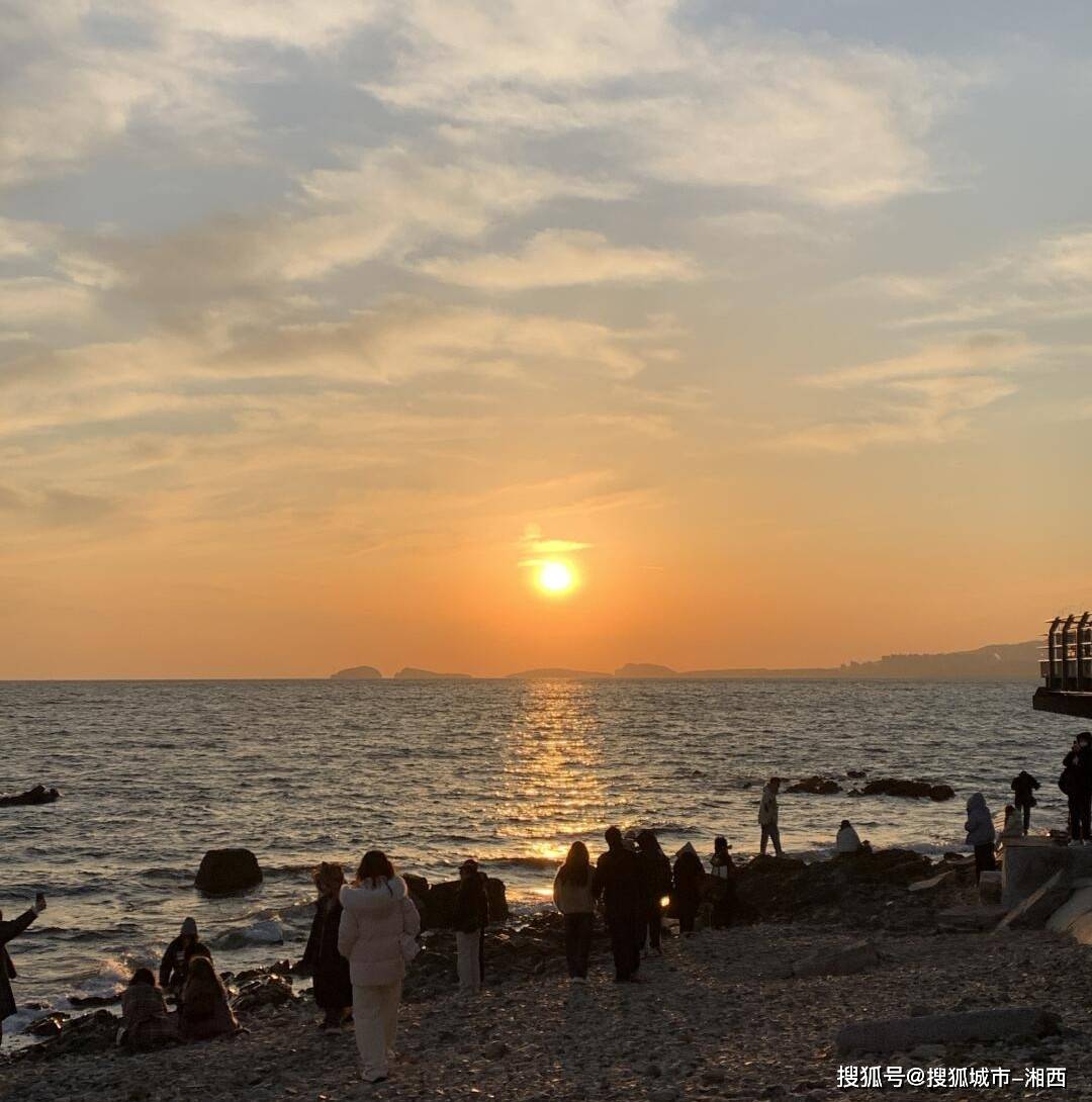 入住星海广场附近酒店方便傍晚前往星海音乐喷泉观赏夜景