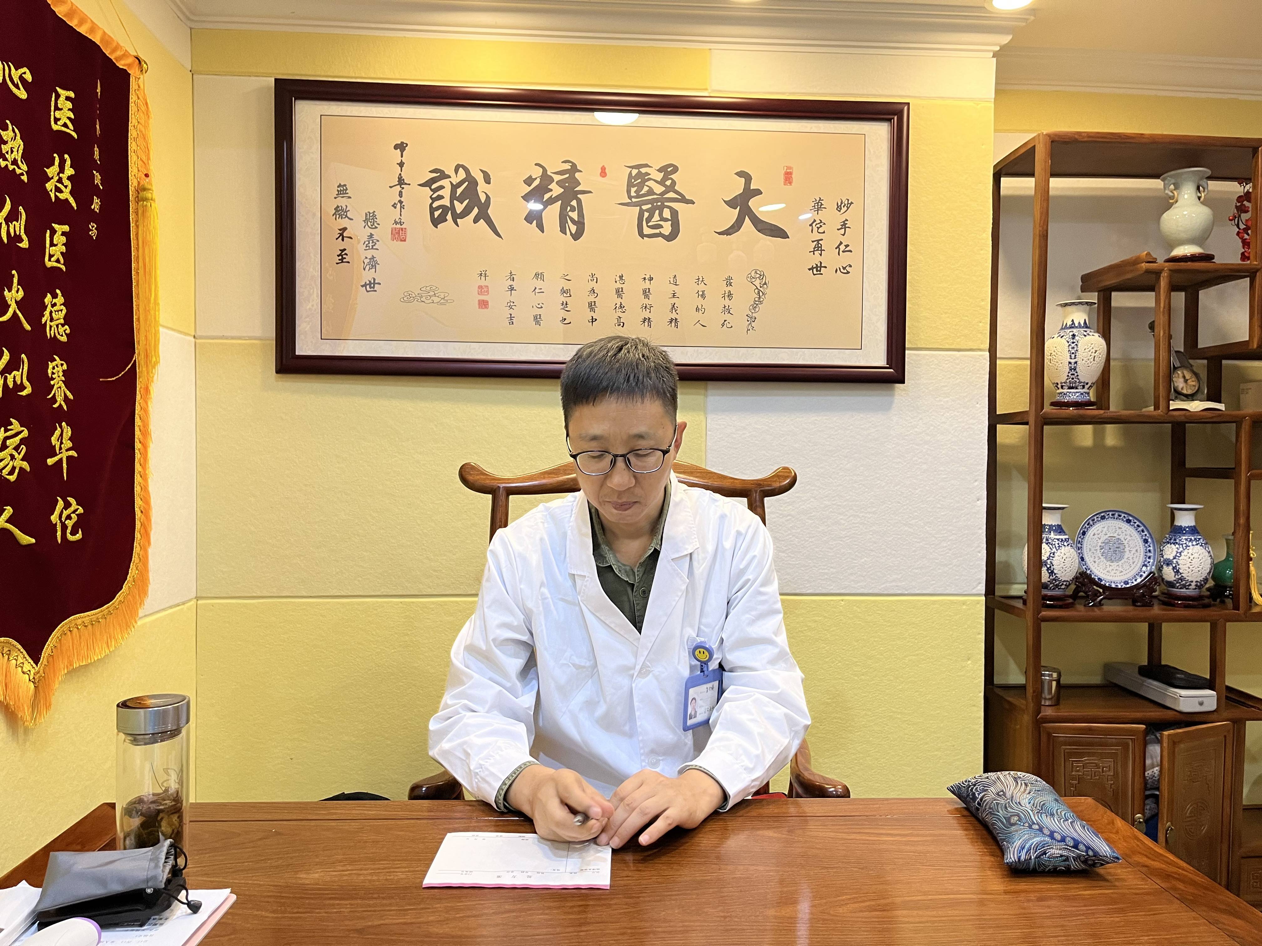 小脑萎缩患者为何会出现食欲不振的情况?