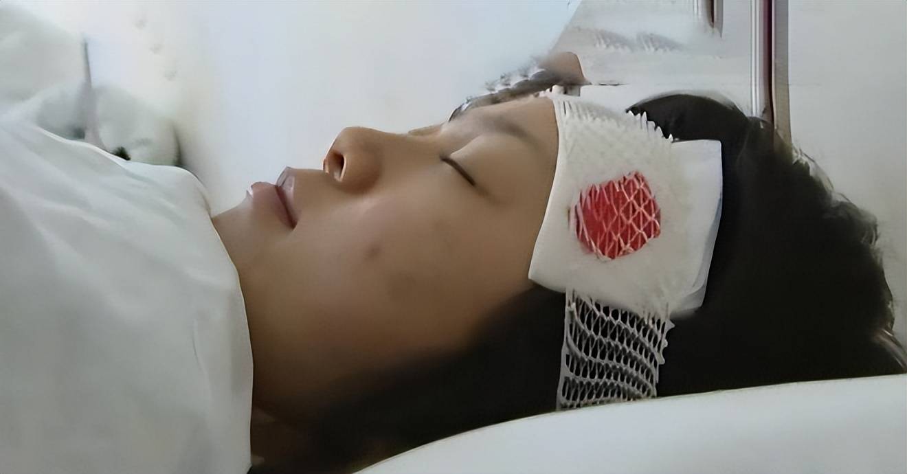 06年江西女孩车祸昏迷半月,醒后艰难开口,说的话令母亲如遭雷击