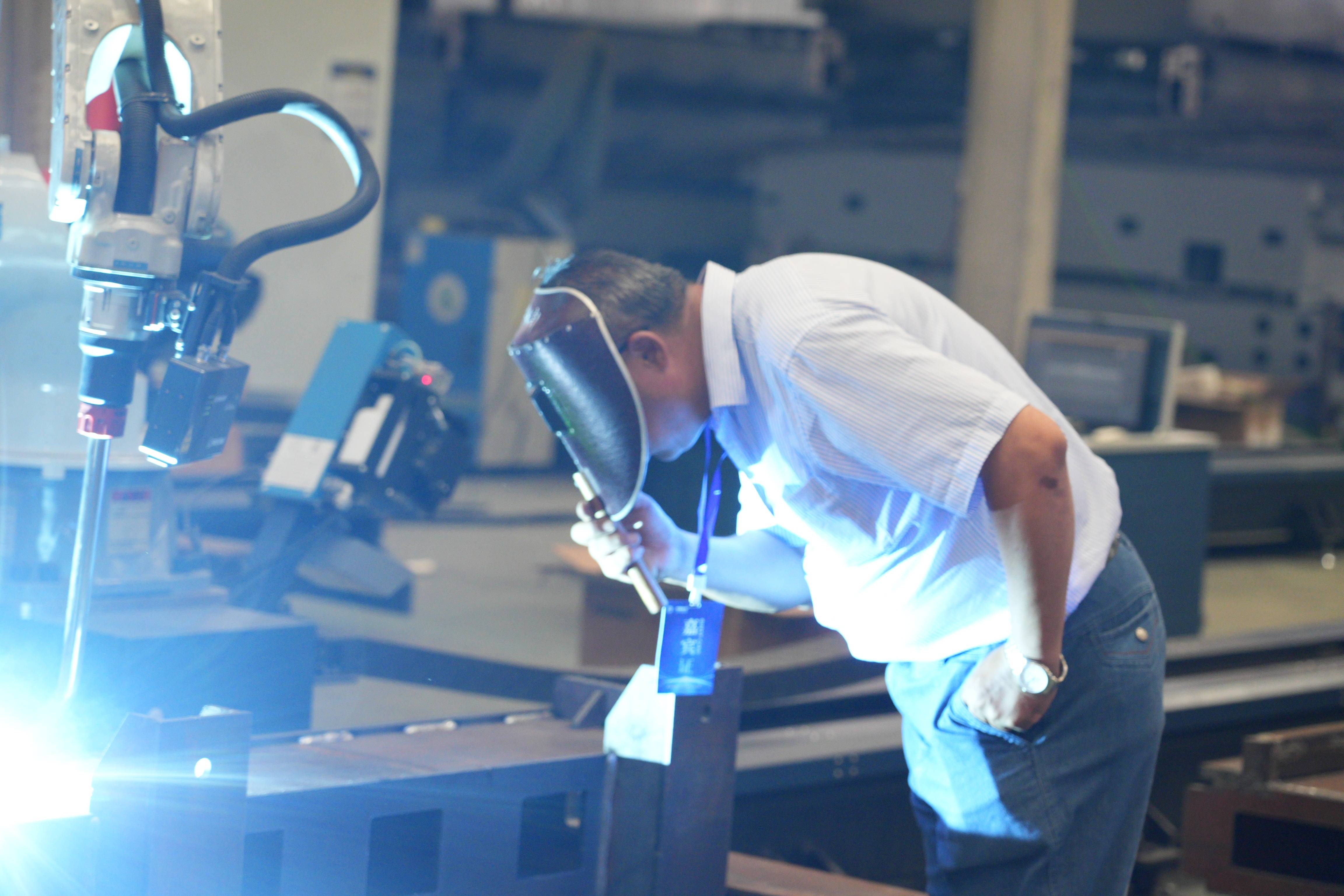 北京钢结构行业协会二届八次常务理事会暨智能焊接机器人赋能钢结构智