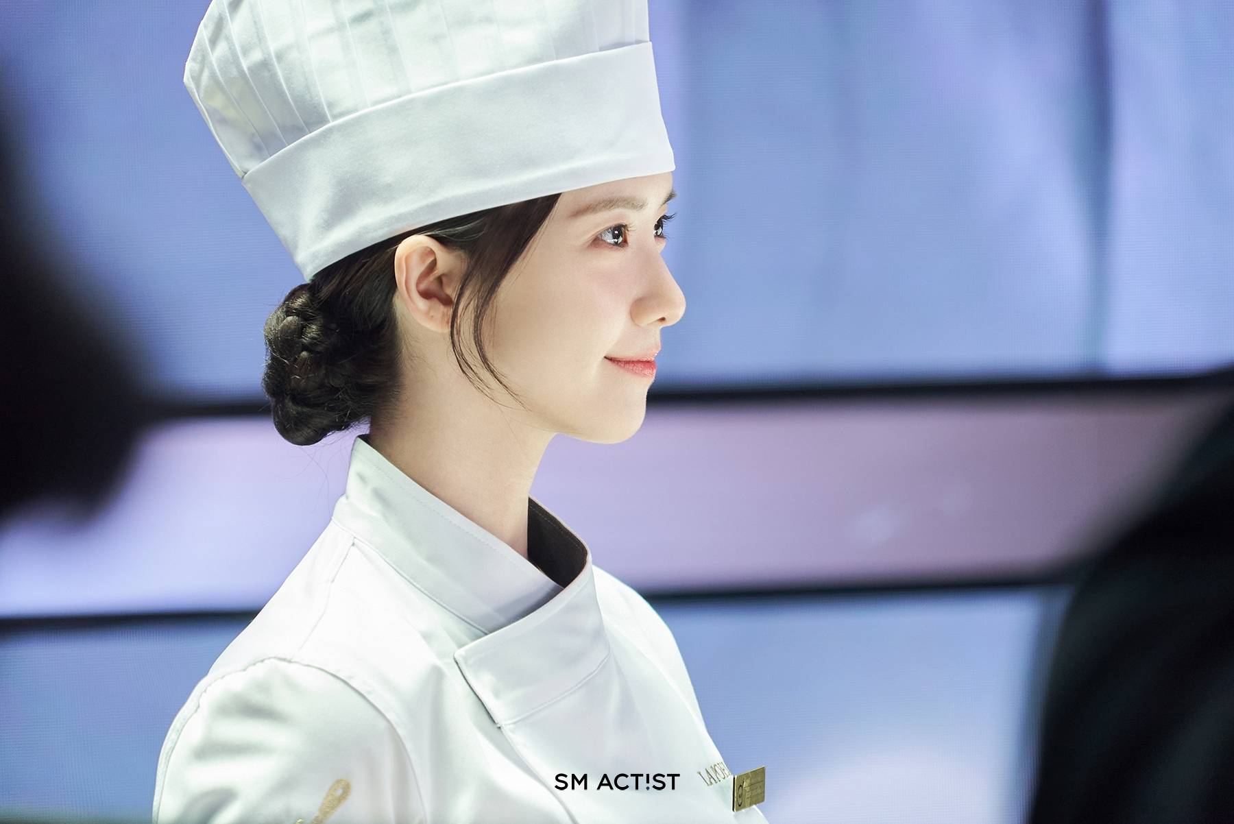 再次证明话题度第一的实力！林允儿新剧《Bon Appetit, Your Majesty》登顶Netflix 42个地区！(图2)