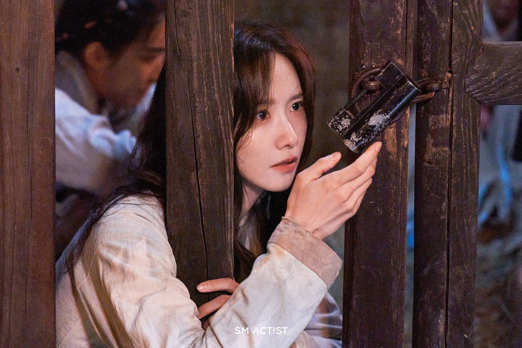 再次证明话题度第一的实力！林允儿新剧《Bon Appetit, Your Majesty》登顶Netflix 42个地区！(图3)