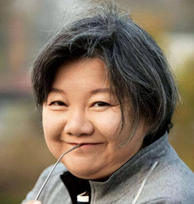 陈凯歌前妻洪晃晒京区豪宅，光院子就上百平