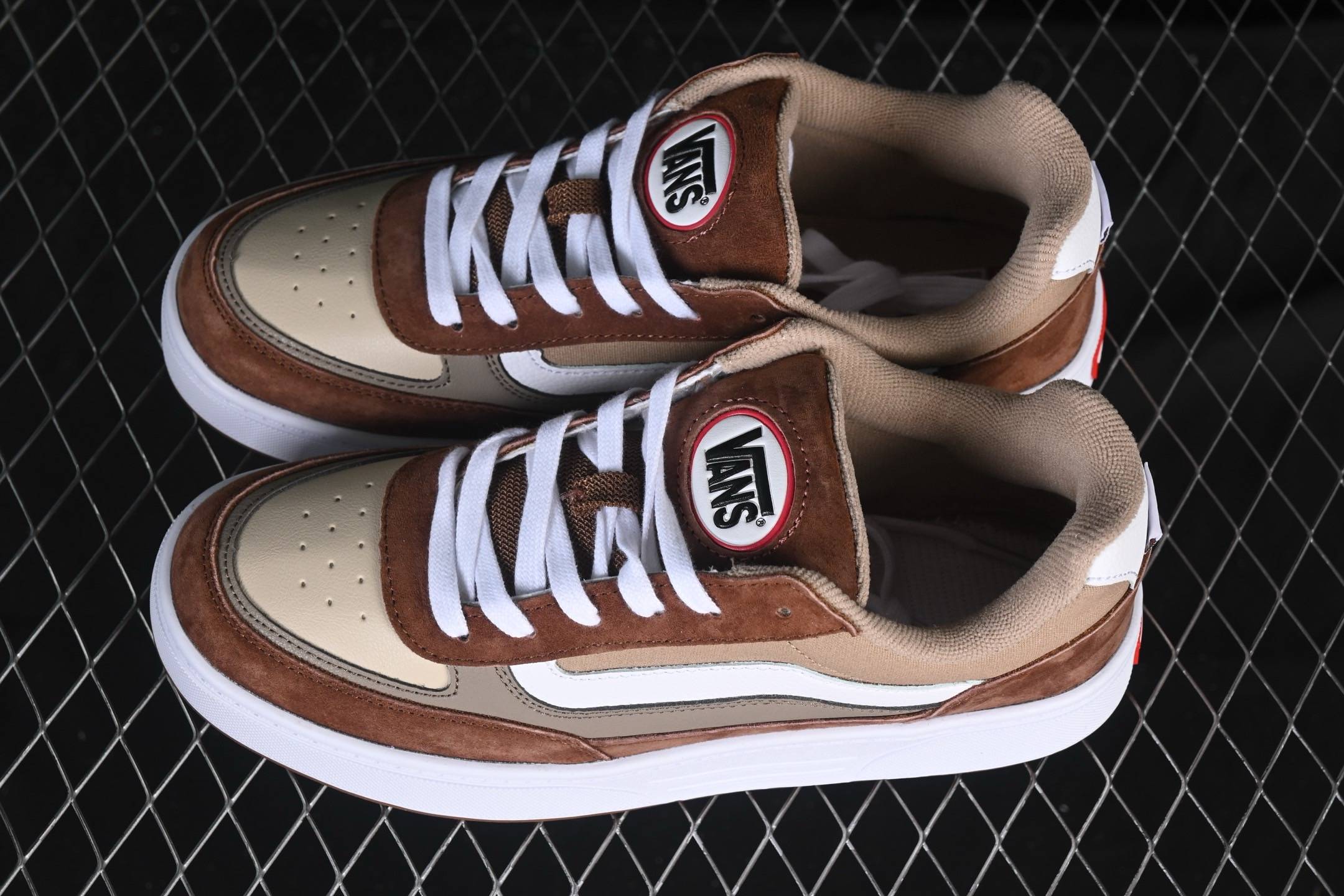 Vans была основана 16 марта 1966 года Полом ван До