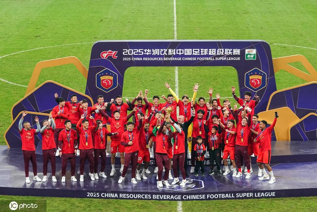 从半程第四到中超第四冠 海港靠稳定发挥完成逆袭