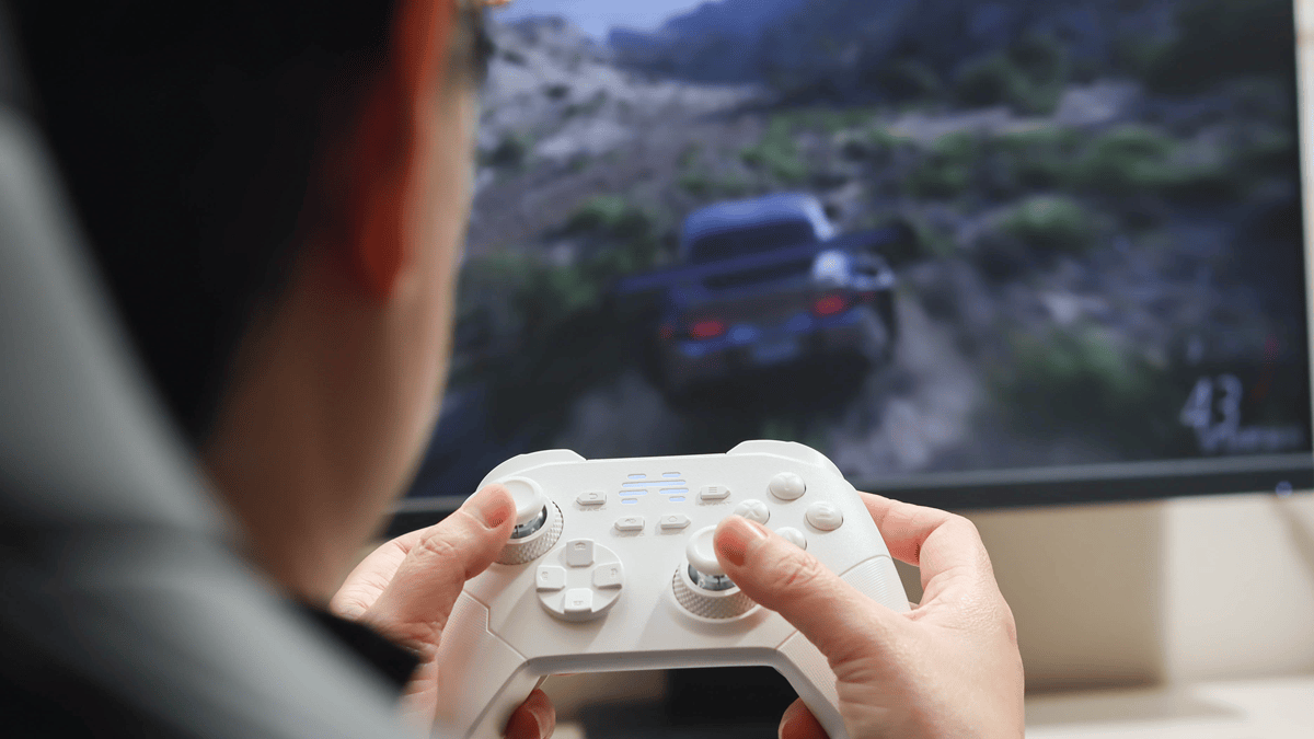 同价位唯一双切震动扳机！北通鲲鹏20绝尘白用自研技术打造入门手柄天花板