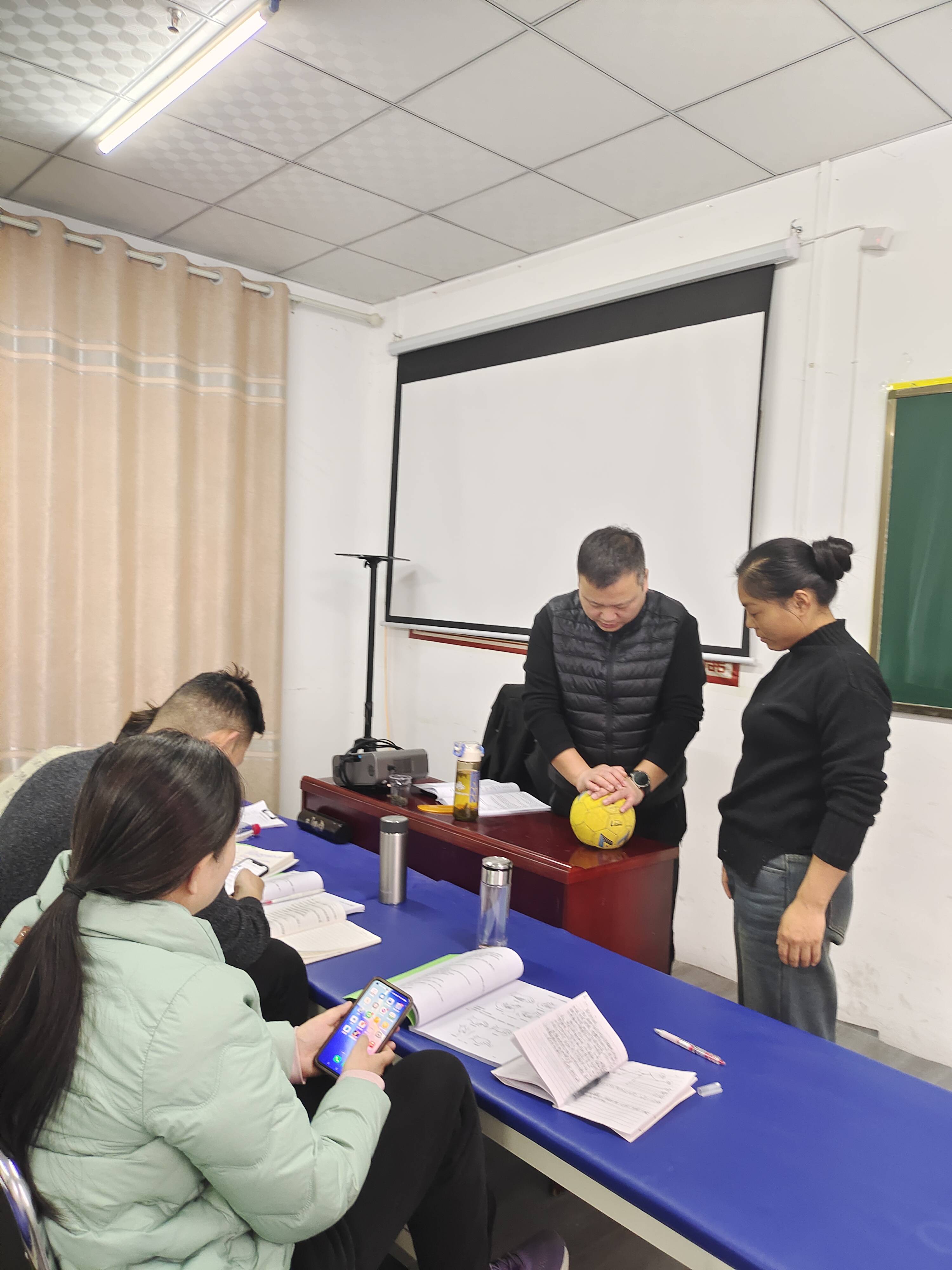 告别迷茫小白转身成中医达人记南阳滋养堂国医职校的成人技能蜕变
