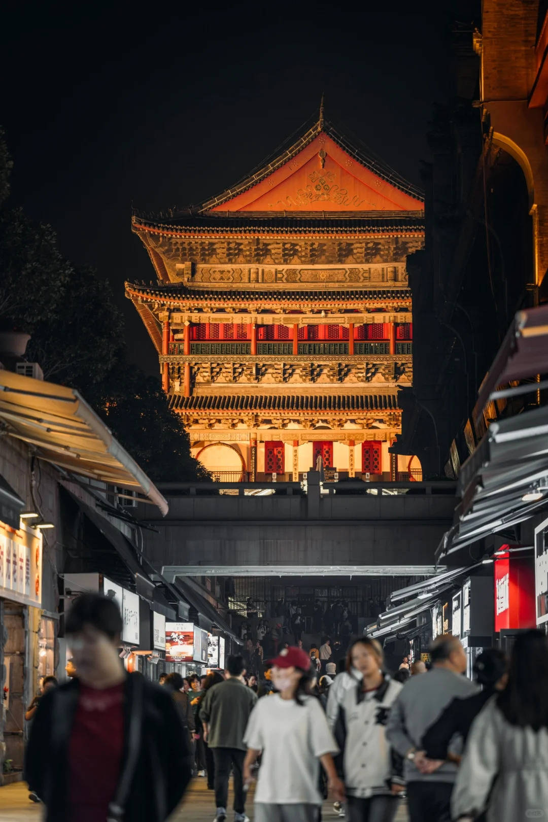 ?上午抵达后可以先到钟鼓楼广场走走听听晨钟暮鼓感受城市中心