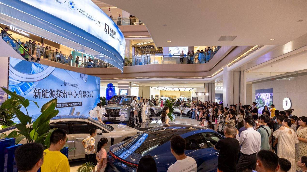 年轻人的顶流“财神”，站上购物中心C位-锋巢网