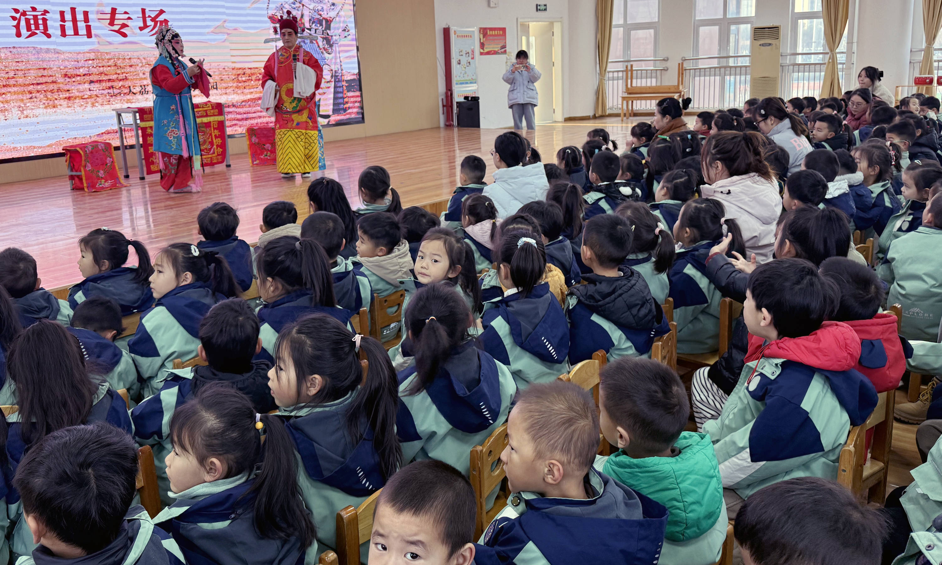 大荔县洛滨幼儿园此次非遗戏剧进校园活动,让孩子们近距离领略了传统