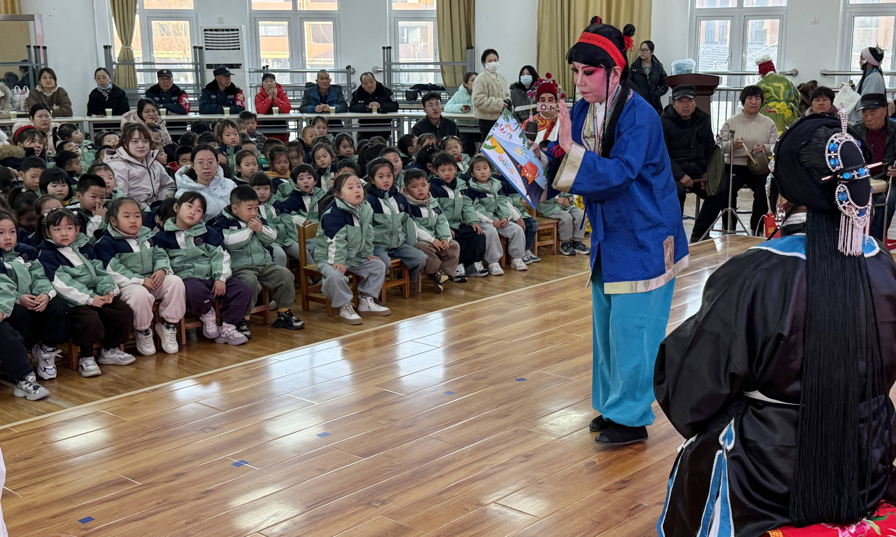 大荔县洛滨幼儿园此次非遗戏剧进校园活动,让孩子们近距离领略了传统