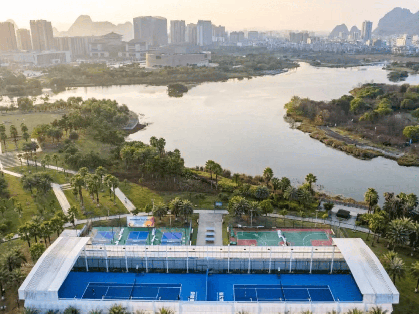 恰好时体育项目案例|在贺州,藏在爱莲湖畔的网球序章