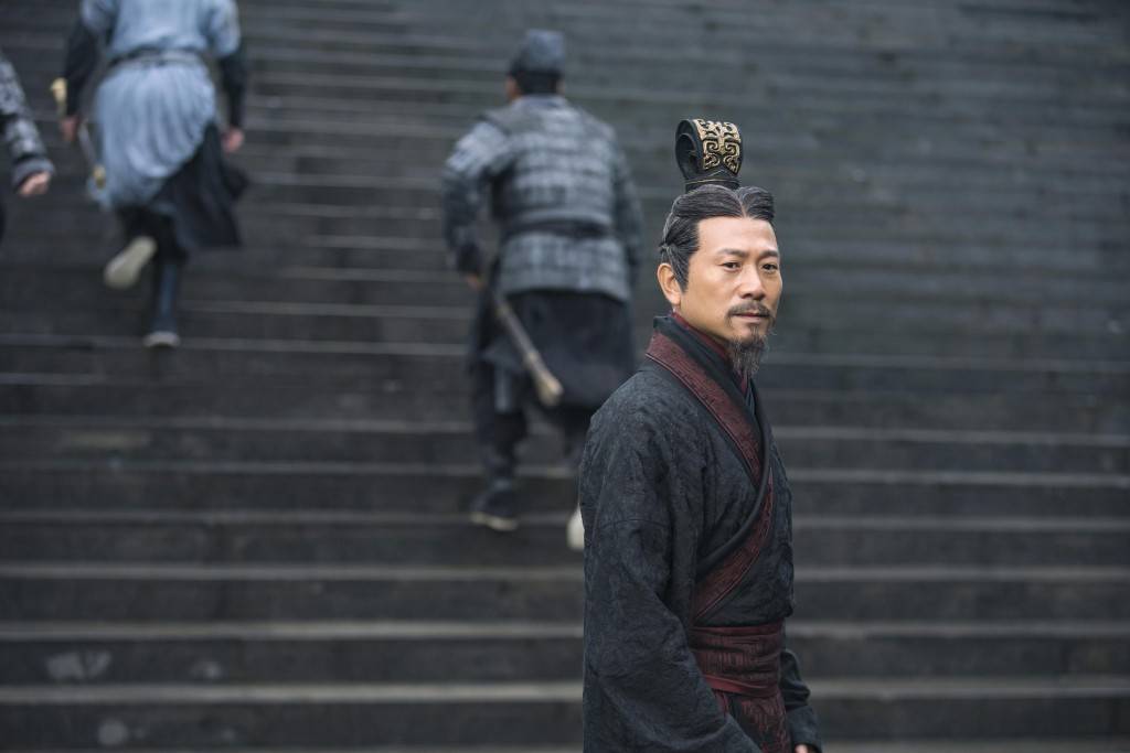 原创            前TVB男星镜头前泪崩，忆述离巢遭高层斥冲动，曾被指为钱回巢，不想一潭死水