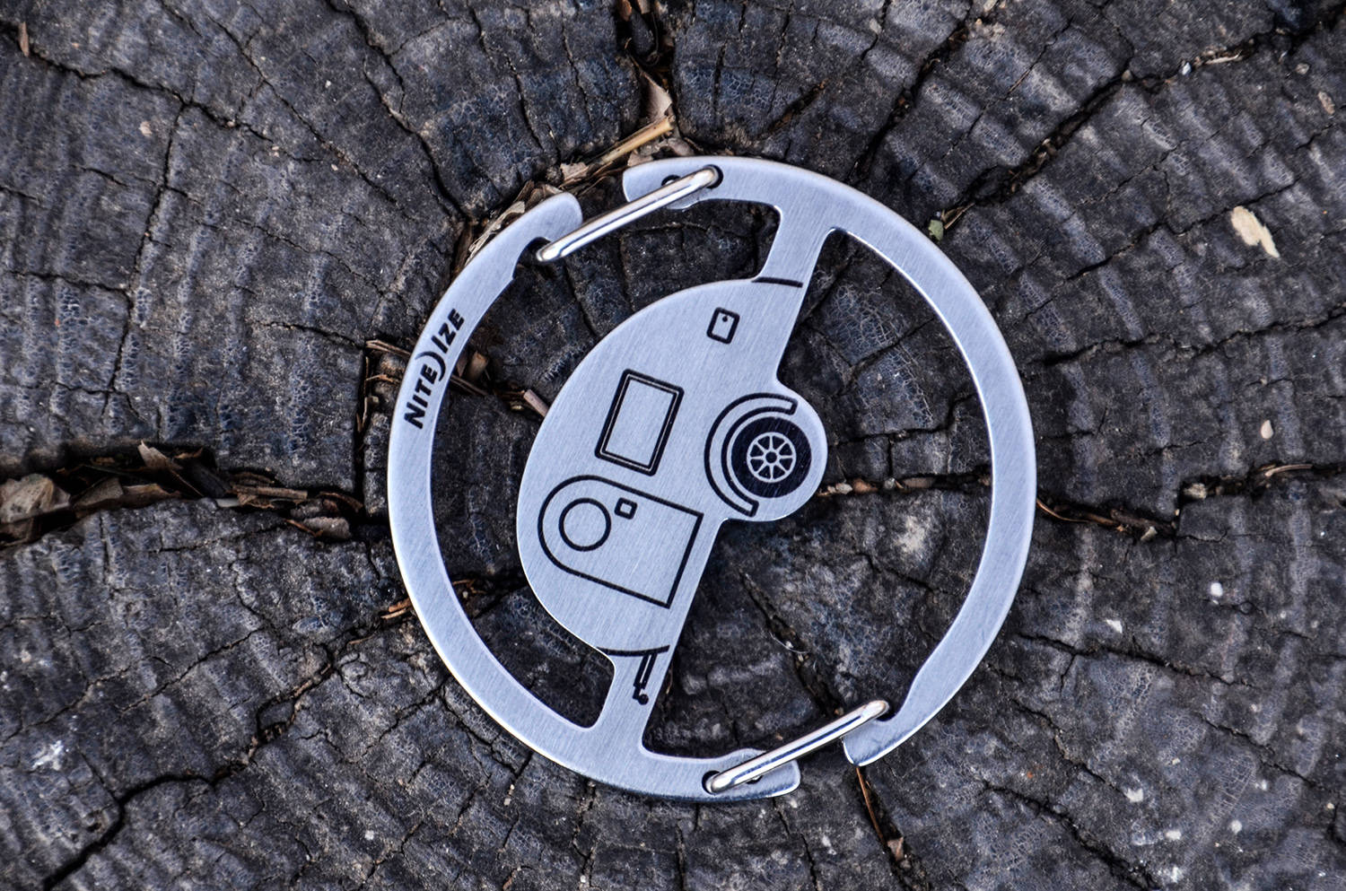 把户外生活挂在背包上：奈爱露营车钥匙扣