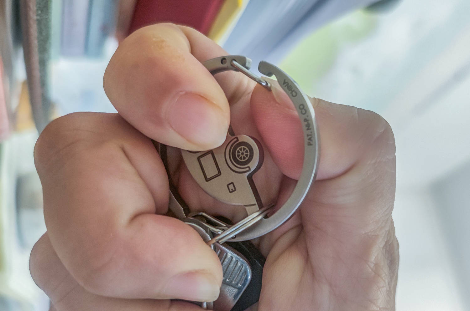 把户外生活挂在背包上：奈爱露营车钥匙扣