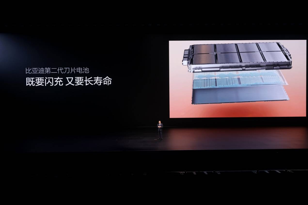 《5分钟充好，9分钟充饱，比亚迪闪充补上新能源转型最后一块拼图》