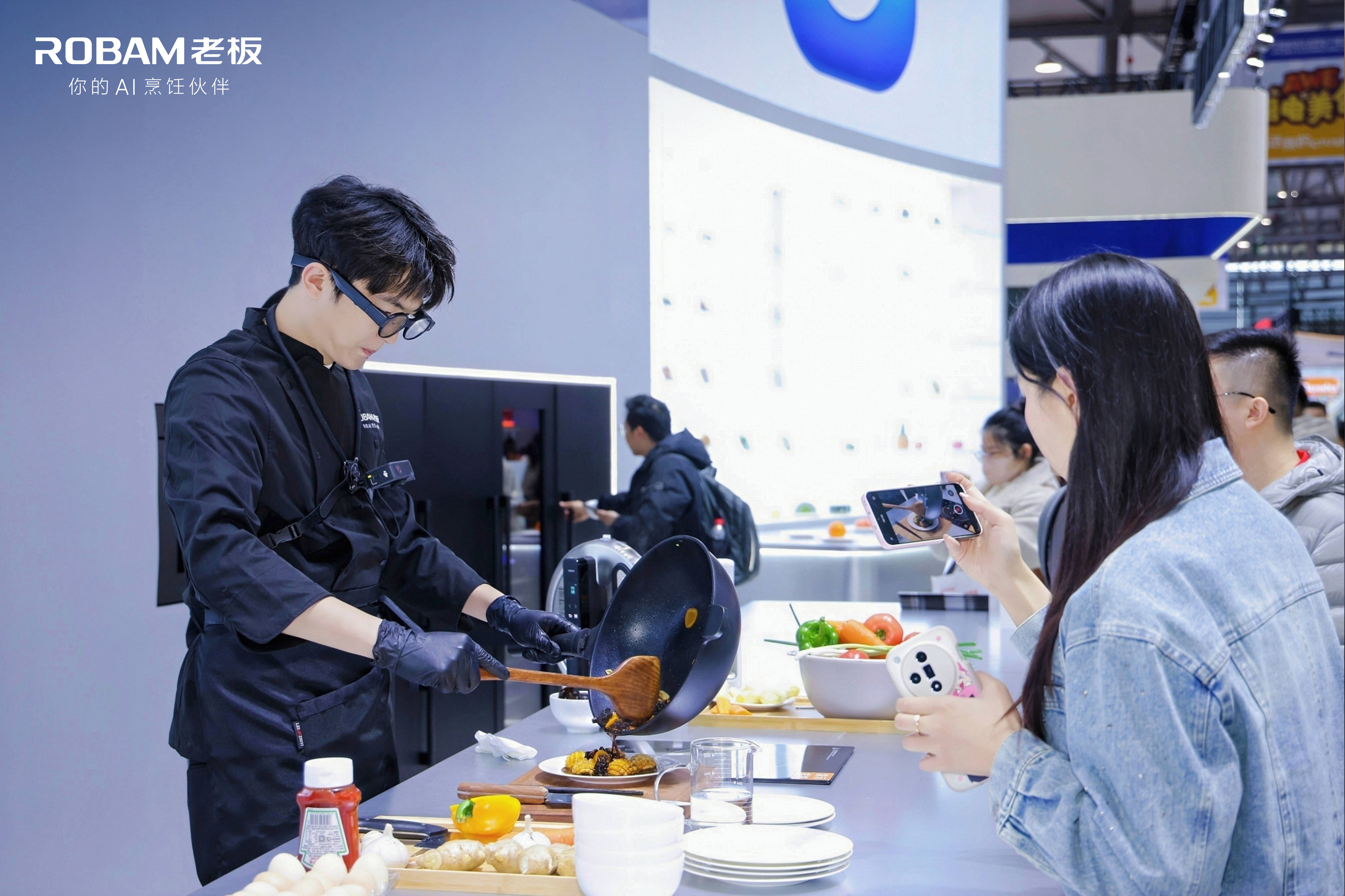 《能用眼镜做饭？老板电器发布全球首款AI烹饪眼镜》